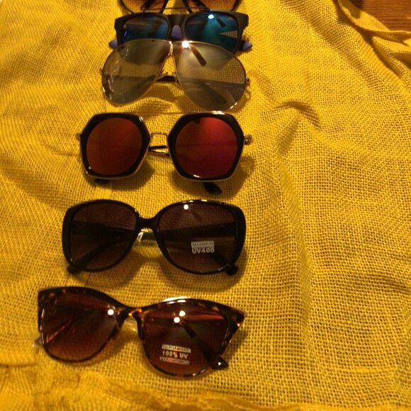 Set of 6 Sunglasses from Huntington beach - Picture 4 of 4